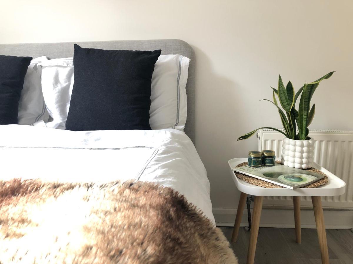 Bright Chiswick Apartment - Great Location Londyn Zewnętrze zdjęcie